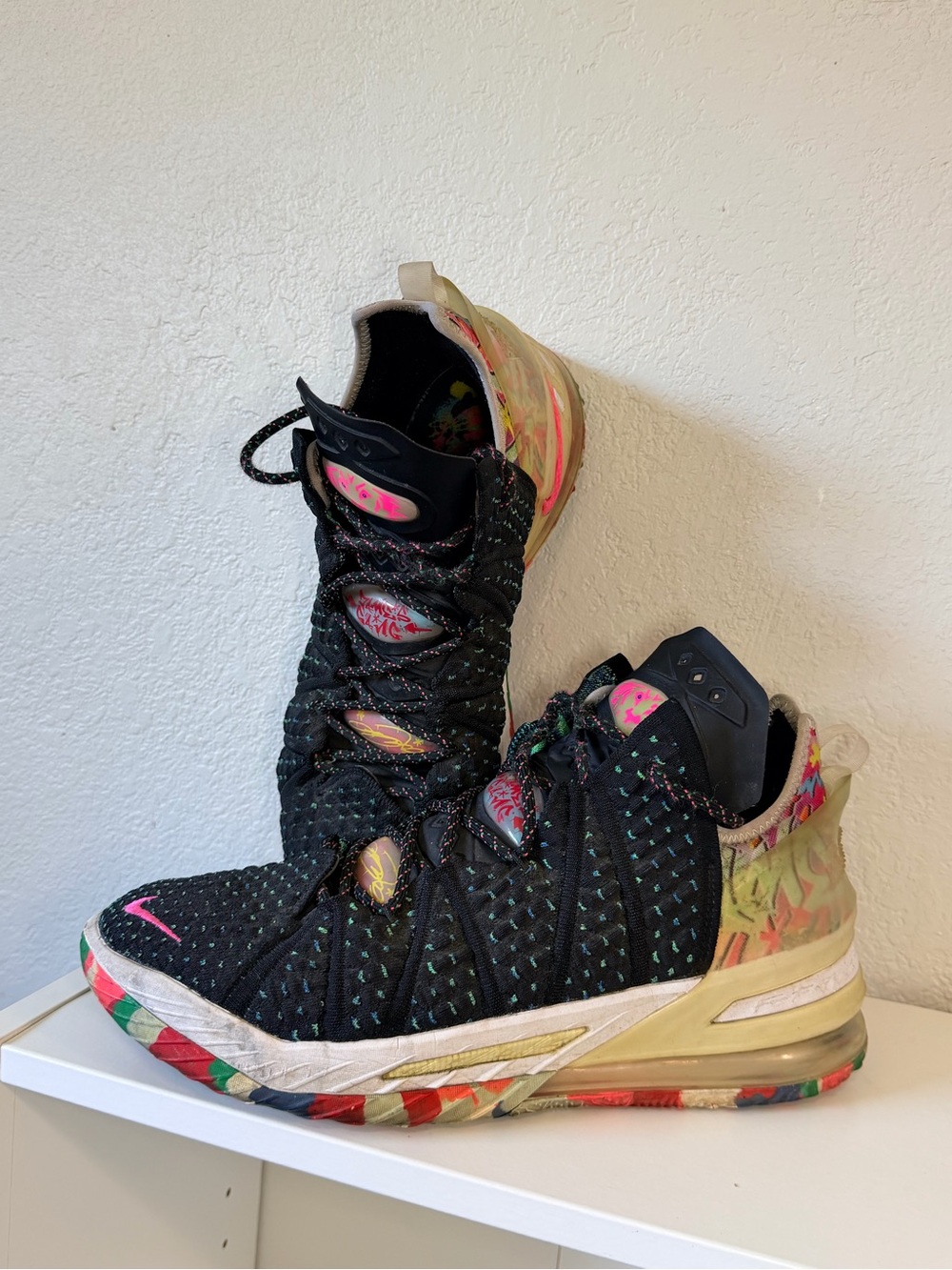 Nike LeBron 18 James Gang Graffiti Basketball Shoes Men’s Size 12 Multicolor